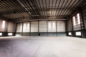 Detached factory at Desa Cemerlang for sales