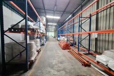 Detached Factory in Tampoi For Rent