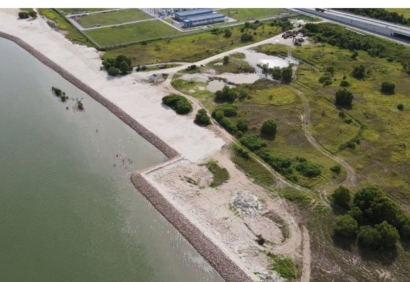 West Port, Pulau Indah