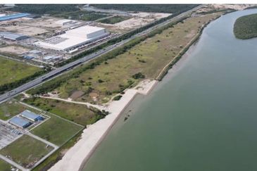 West Port, Pulau Indah