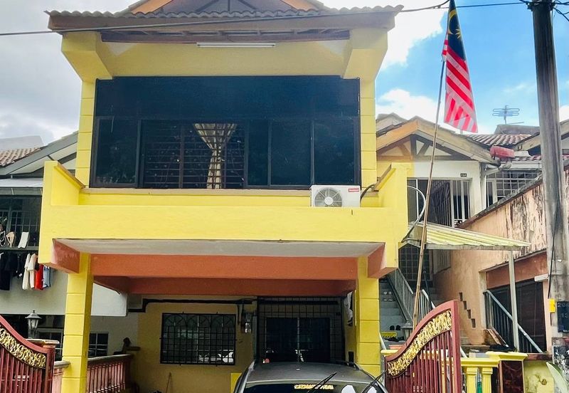 Townhouse Upper Floor, Taman Saga, Ampang