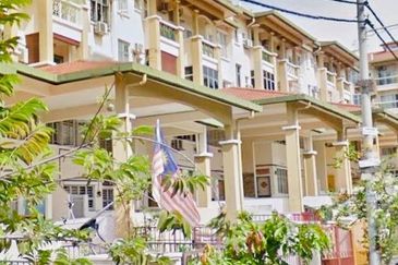 Ground Floor End Lot Town House at Taman Lagenda Mas, Cheras