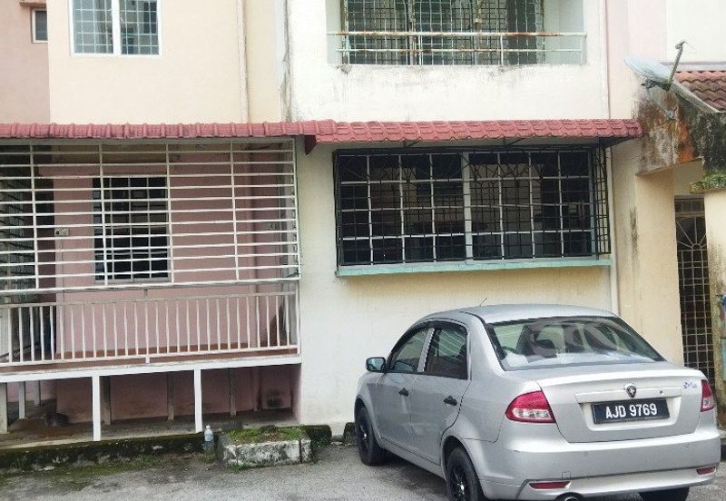 FOR SALE: GROUND FLOOR, APT SERI TERATAI / APT SAUJANA, PINGGIRAN TASIK KIAMBANG, SERENDAH