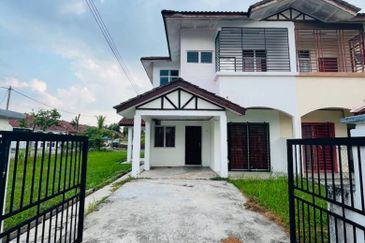 Corner Lot Double Storey Terrace House at Taman Alam Perdana, Puncak Alam