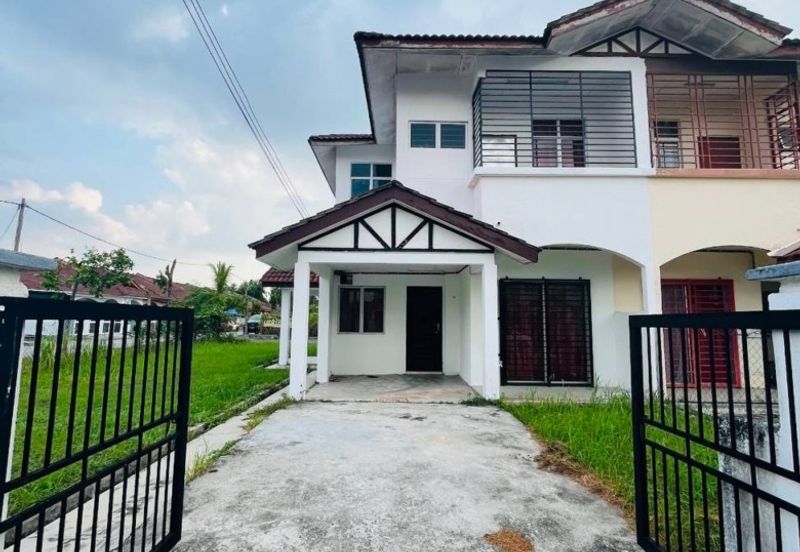 Corner Lot Double Storey Terrace House at Taman Alam Perdana, Puncak Alam
