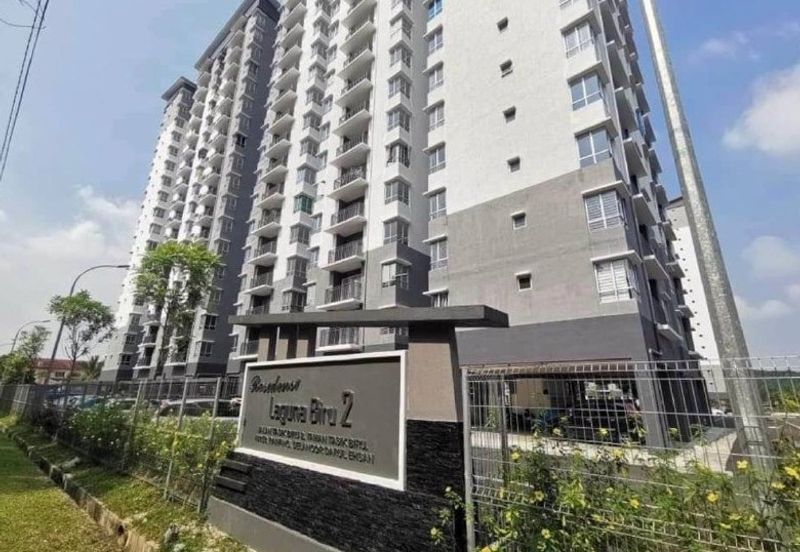 CORNER UNIT RESIDENSI LAGUNA BIRU 2. Taman Tasik Biru , Sungai Buloh, Selangor