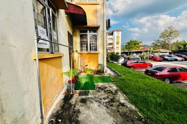 Sri Melor (Mulberry Court)