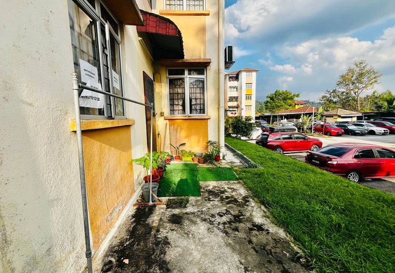 Sri Melor (Mulberry Court)