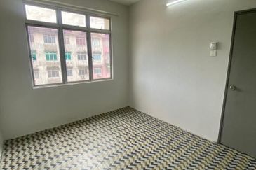 APARTMENT SIANTAN 📍JALAN PUTRA PERDANA 10 PUCHONG