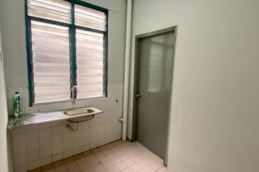 APARTMENT SIANTAN 📍JALAN PUTRA PERDANA 10 PUCHONG