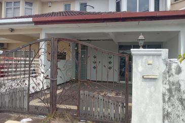 Double Storey Terrace PUJ 5/3 TMN Puncak Jalil Bandar Putra Permai, Seri Kembangan Selangor