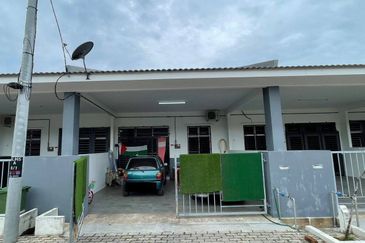 *𝐑𝐔𝐌𝐀𝐇 𝐓𝐄𝐑𝐄𝐒 𝟏 𝐓𝐈𝐍𝐆𝐊𝐀𝐓 𝐓𝐀𝐌𝐀𝐍 𝐆𝐄𝐌𝐈𝐋𝐀𝐍𝐆 𝐄𝐌𝐀𝐒 𝐅𝐀𝐒𝐀 𝐈𝐈, 𝐉𝐄𝐑𝐀𝐍𝐓𝐔𝐓, 𝐏𝐀𝐇𝐀𝐍𝐆*