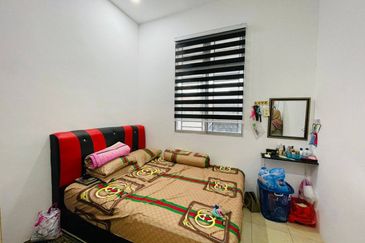 *𝐑𝐔𝐌𝐀𝐇 𝐓𝐄𝐑𝐄𝐒 𝟏 𝐓𝐈𝐍𝐆𝐊𝐀𝐓 𝐓𝐀𝐌𝐀𝐍 𝐆𝐄𝐌𝐈𝐋𝐀𝐍𝐆 𝐄𝐌𝐀𝐒 𝐅𝐀𝐒𝐀 𝐈𝐈, 𝐉𝐄𝐑𝐀𝐍𝐓𝐔𝐓, 𝐏𝐀𝐇𝐀𝐍𝐆*