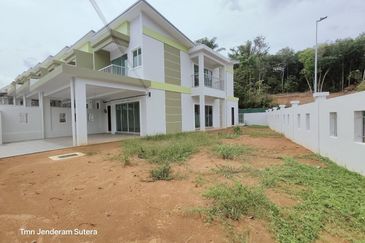 CORNER DOUBLE STOREY TERRACE | TMN JENDERAM SUTERA, DENGKIL