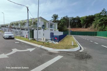 CORNER DOUBLE STOREY TERRACE | TMN JENDERAM SUTERA, DENGKIL