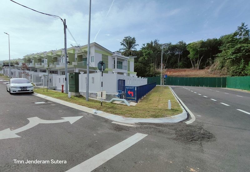 CORNER DOUBLE STOREY TERRACE | TMN JENDERAM SUTERA, DENGKIL