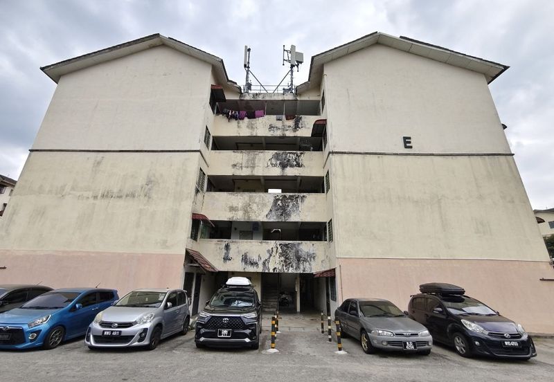 Flat Low Cost Persiaran Putra Permai Selesa, Bandar Putra Permai, Equine Park, Seri Kembangan