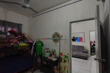 Residensi Mutiara, Kajang 2 Block C | 2+1 Rooms | 2 Bathrooms | Partly Furnished