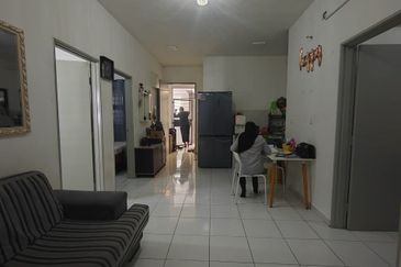 Residensi Mutiara, Kajang 2 Block C | 2+1 Rooms | 2 Bathrooms | Partly Furnished