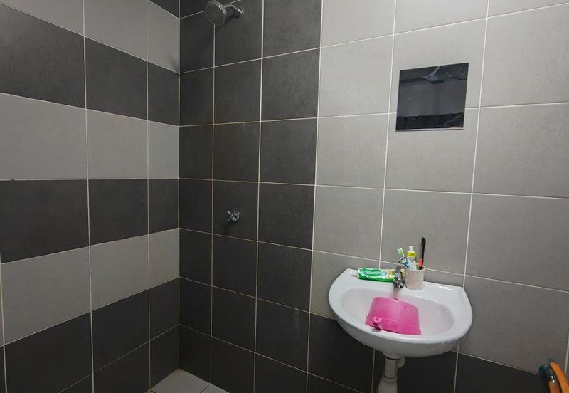 Residensi Mutiara, Kajang 2 Block C | 2+1 Rooms | 2 Bathrooms | Partly Furnished