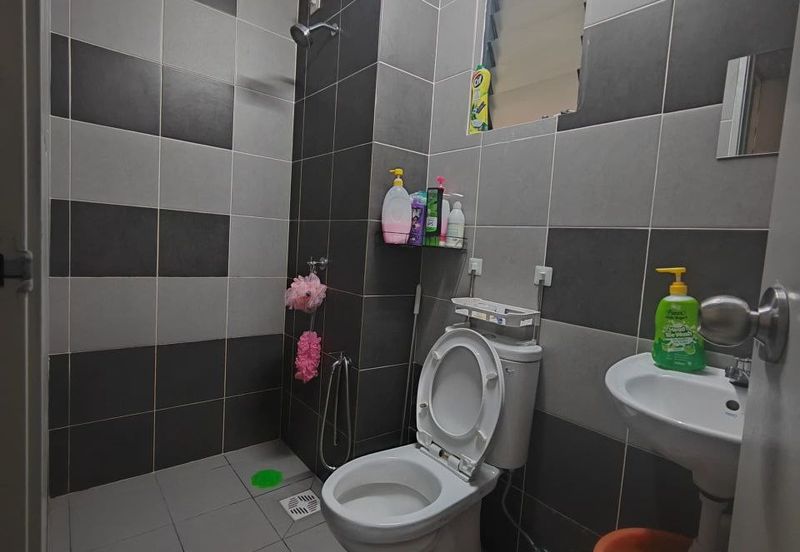 Residensi Mutiara, Kajang 2 Block C | 2+1 Rooms | 2 Bathrooms | Partly Furnished