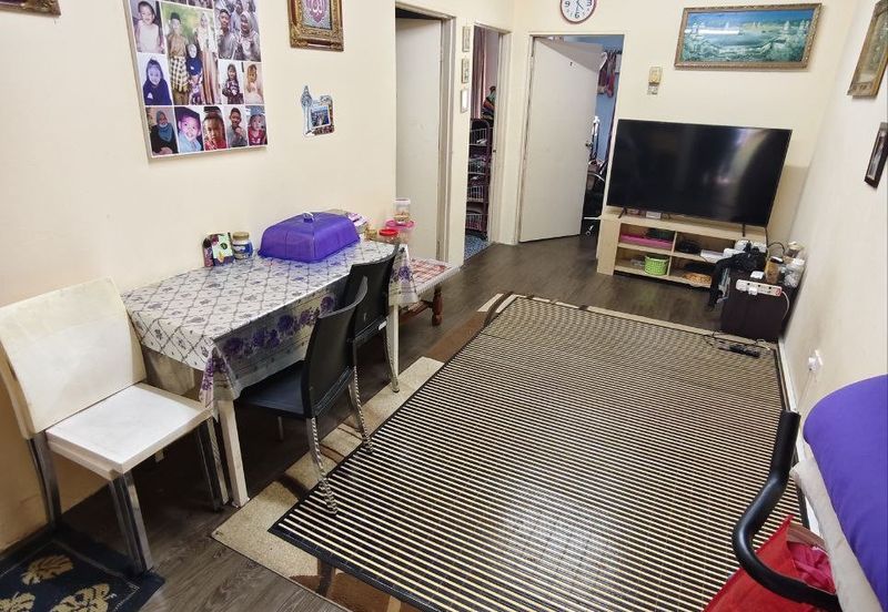 Corner unit Pangsapuri Sri Nilam Bandar Baru Ampang