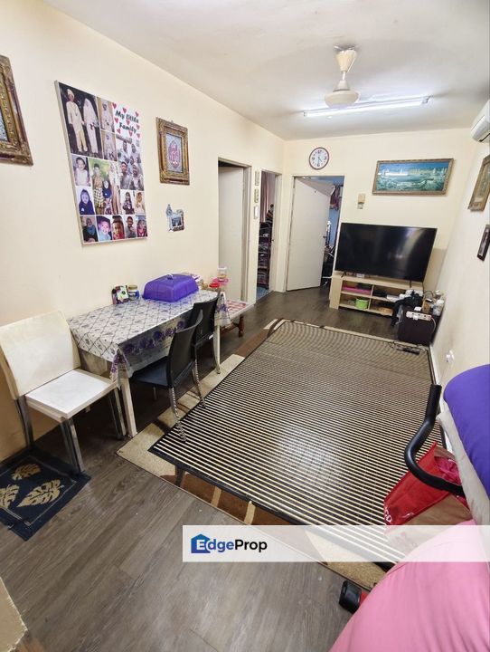 Corner unit Pangsapuri Sri Nilam Bandar Baru Ampang, Selangor, Ampang