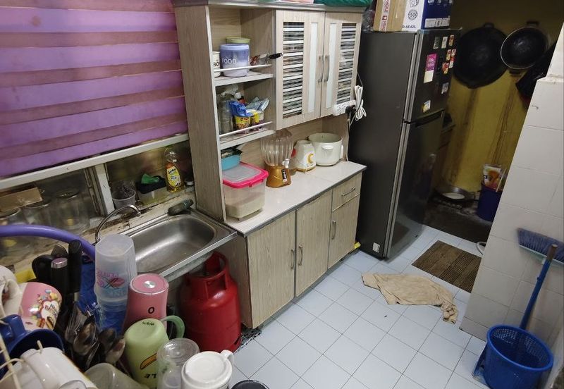 Corner unit Pangsapuri Sri Nilam Bandar Baru Ampang