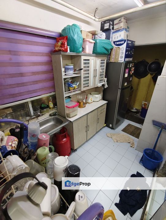 Corner unit Pangsapuri Sri Nilam Bandar Baru Ampang, Selangor, Ampang