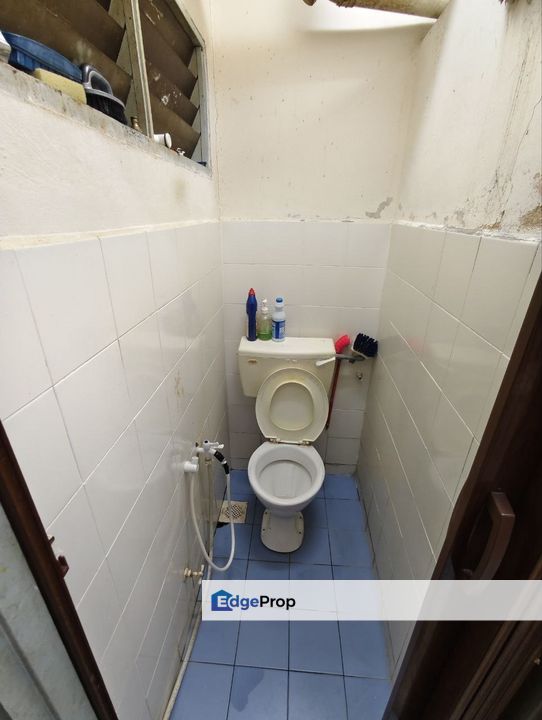 Corner unit Pangsapuri Sri Nilam Bandar Baru Ampang, Selangor, Ampang