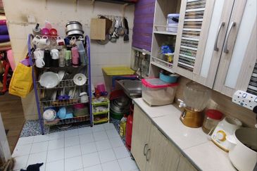 Corner unit Pangsapuri Sri Nilam Bandar Baru Ampang