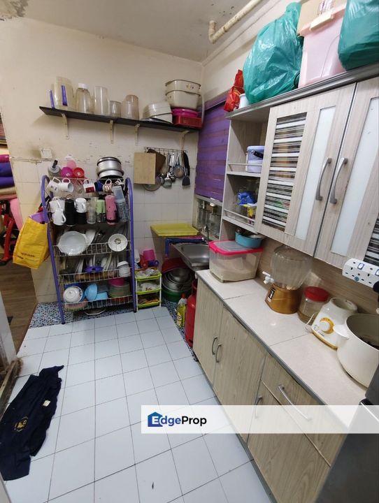 Corner unit Pangsapuri Sri Nilam Bandar Baru Ampang, Selangor, Ampang