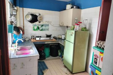 ELENA APARTMENT BLOCK F4 DESA PANDAN KAMPUNG PANDAN KL