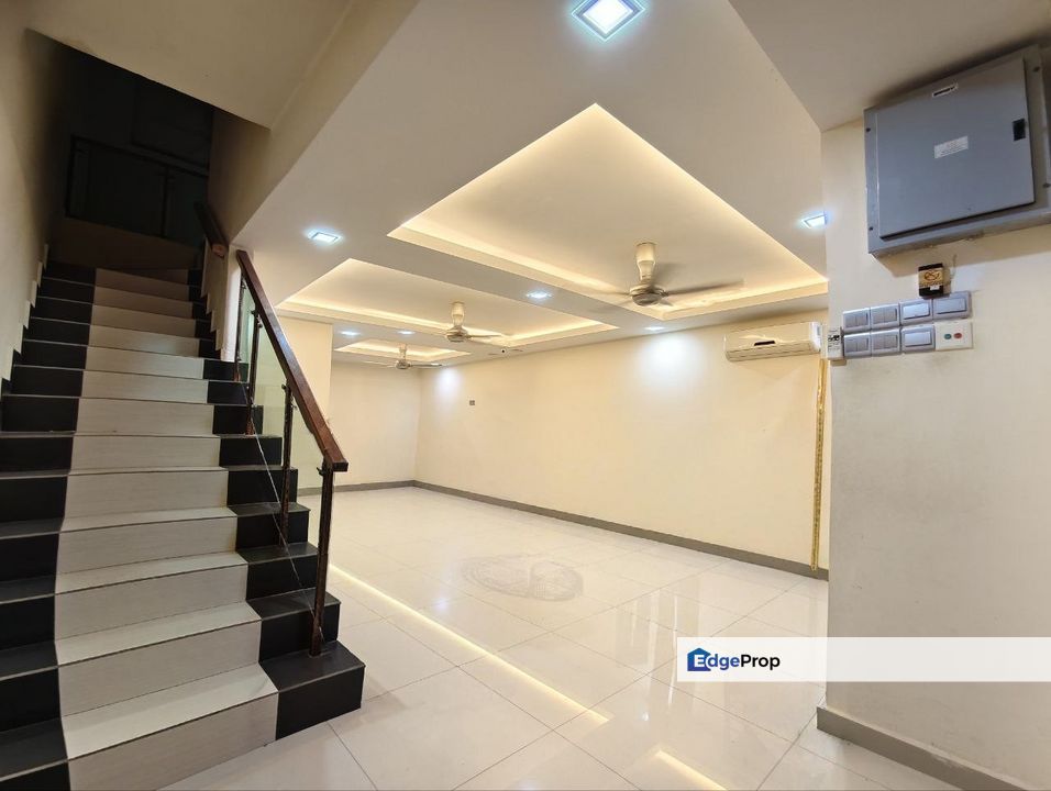 Double Storey Jalan Aman Suria Taman Aman Putri Seksyen U17 Sungai Buloh Shah Alam, Selangor, Shah Alam