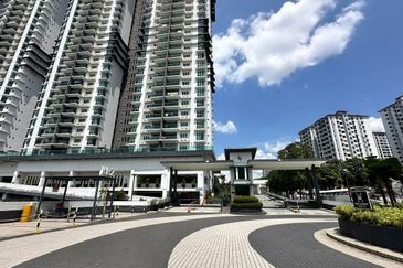 KIARA RESIDENCE 2, BUKIT JALIL WITH PRIVATE BALCONY