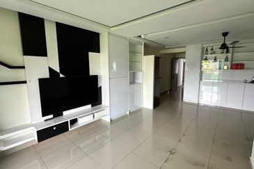 KIARA RESIDENCE 2, BUKIT JALIL WITH PRIVATE BALCONY