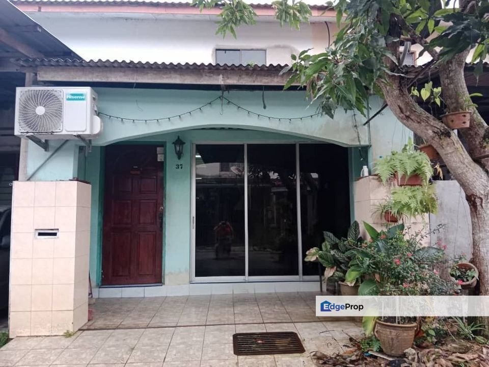 𝕋𝔼ℝ𝔼𝕊 𝔻𝕌𝔸 𝕋𝕀ℕ𝔾𝕂𝔸𝕋 𝕋𝔸𝕄𝔸ℕ 𝕊ℝ𝕀 𝕄𝔸ℍ𝕂𝕆𝕋𝔸 𝕁𝔸𝕐𝔸 𝔹𝔸𝕋𝕌 𝟙𝟙, Pahang, Kuantan