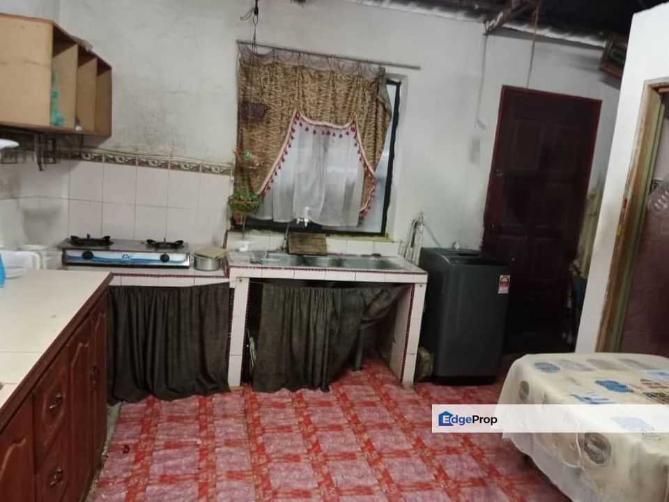 𝕋𝔼ℝ𝔼𝕊 𝔻𝕌𝔸 𝕋𝕀ℕ𝔾𝕂𝔸𝕋 𝕋𝔸𝕄𝔸ℕ 𝕊ℝ𝕀 𝕄𝔸ℍ𝕂𝕆𝕋𝔸 𝕁𝔸𝕐𝔸 𝔹𝔸𝕋𝕌 𝟙𝟙, Pahang, Kuantan