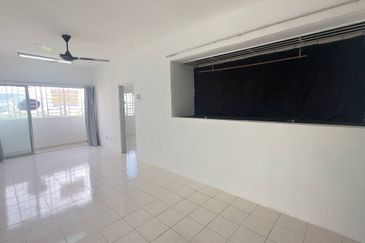 RESIDENSI BISTARIA, UKAY PERDANA