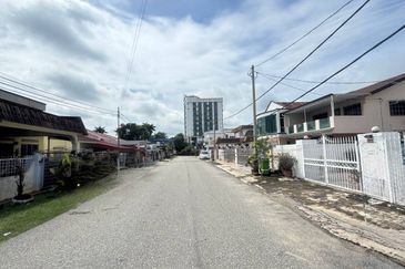 SEMI -D 2 TINGKAT TAMAN SRI TEMERLOH,JALAN SERINDIT