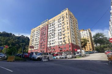 Jelutong Apartment @ Selayang Heights