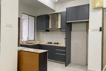 Corner unit Apartment for Sale @ Radius Residence, Selayang