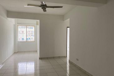 Corner unit Apartment for Sale @ Radius Residence, Selayang