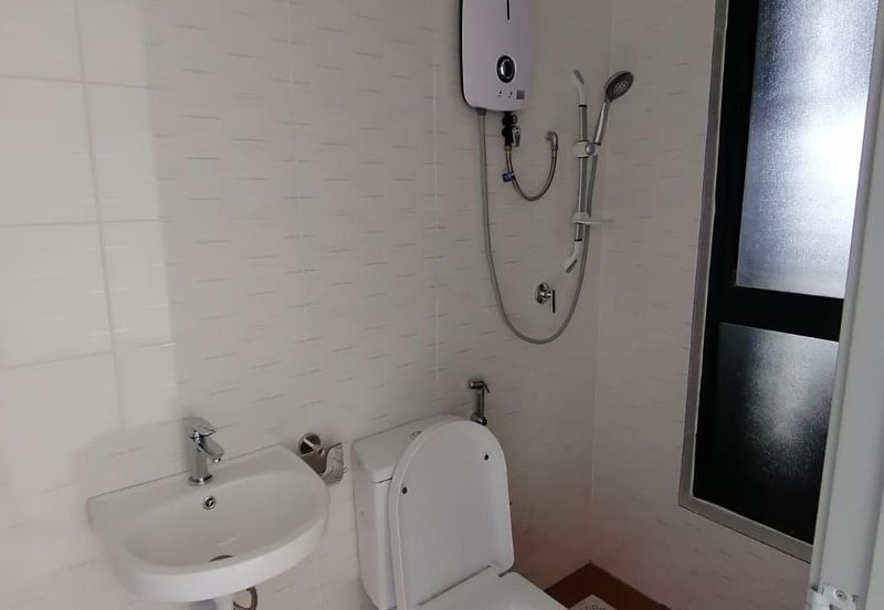 FULLY FURNISHED @ Ayuman Suites Condo near LRT Gombak