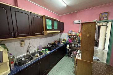 Apartment Putra Permai 2 Taman Putra Permai, Seri Kembangan