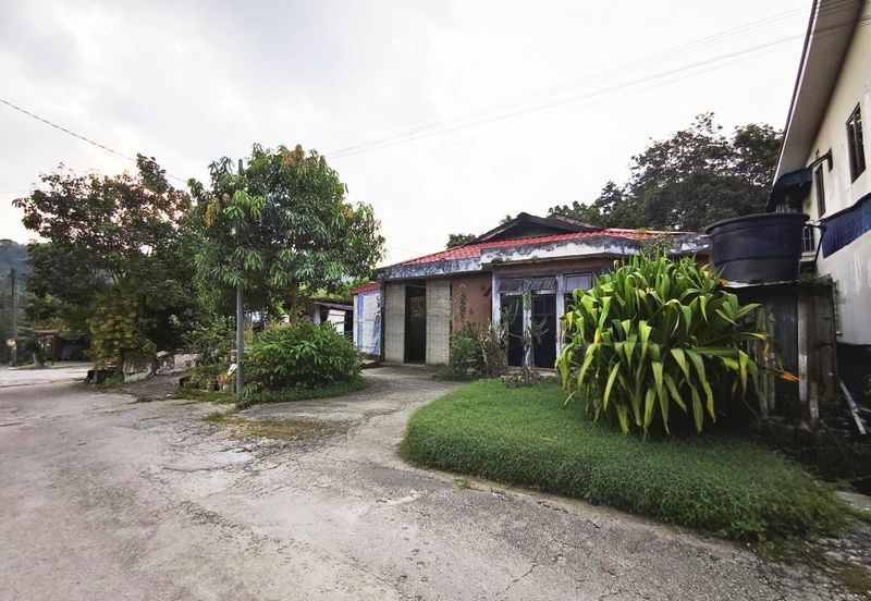 2 tanah lot banglo sebelah2 berserta sebuah rumah banglo setingkat Jalan Felcra Semungkis, Batu 14 1/2, Hulu Langat