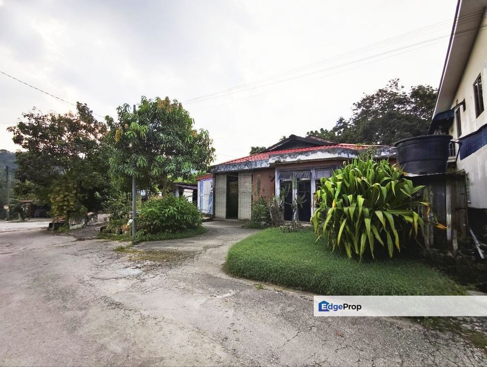 2 tanah lot banglo sebelah2 berserta sebuah rumah banglo setingkat Jalan Felcra Semungkis, Batu 14 1/2, Hulu Langat, Selangor, Hulu Langat