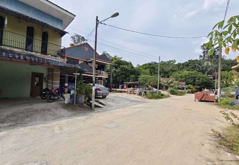2 tanah lot banglo sebelah2 berserta sebuah rumah banglo setingkat Jalan Felcra Semungkis, Batu 14 1/2, Hulu Langat