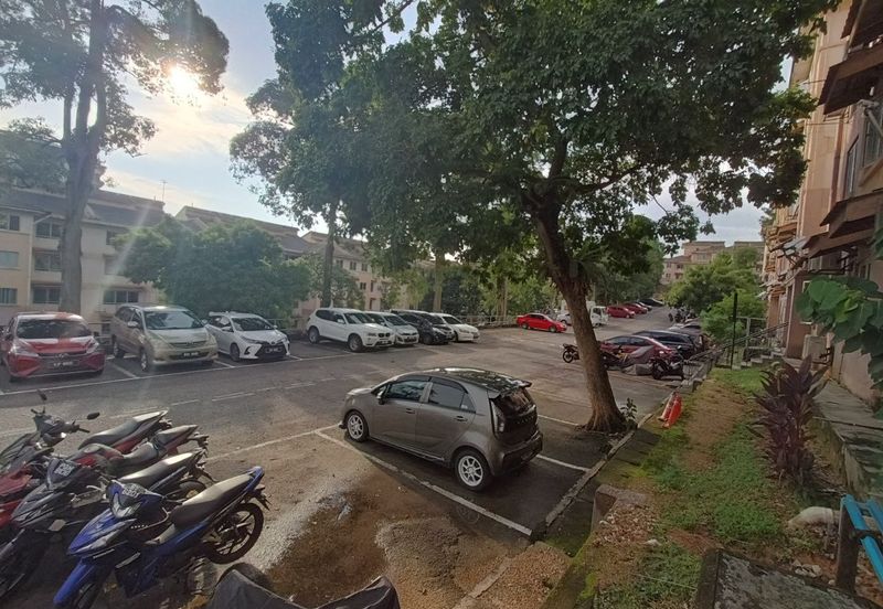 For Sale Ground Floor Saujana Apartment, Damansara Damai