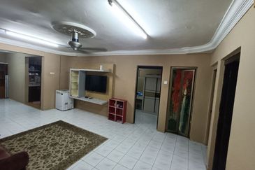 For Sale Ground Floor Saujana Apartment, Damansara Damai